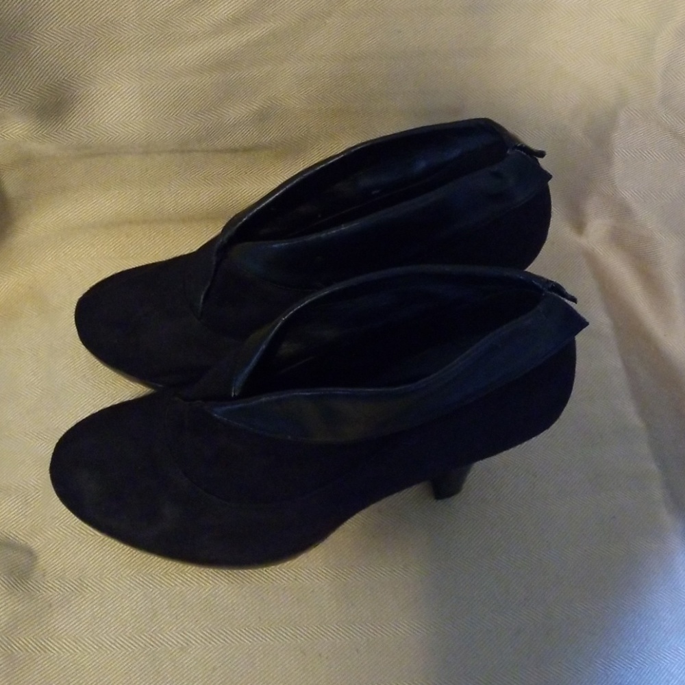 Shoes - Picture 2 of 2